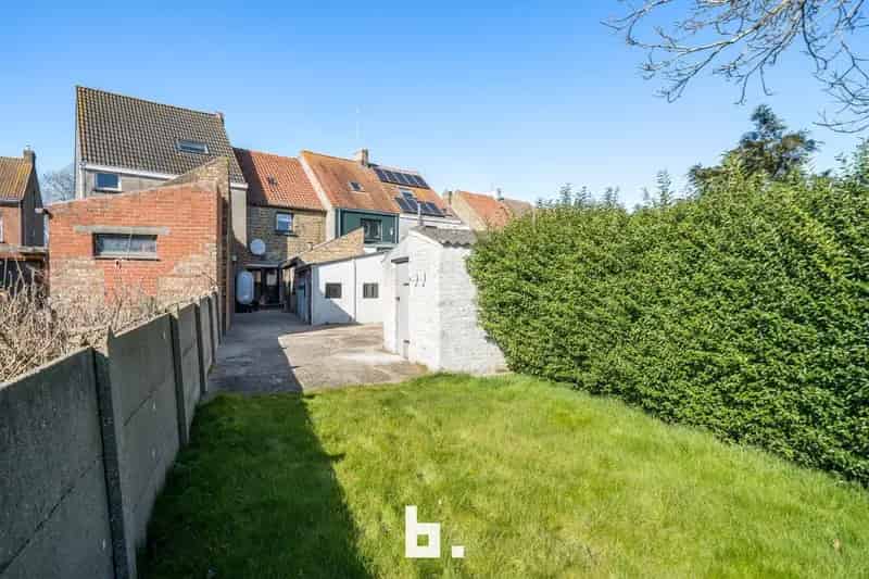 Huis te koop Snaaskerke: Te renoveren woning met 2 slaapkamers