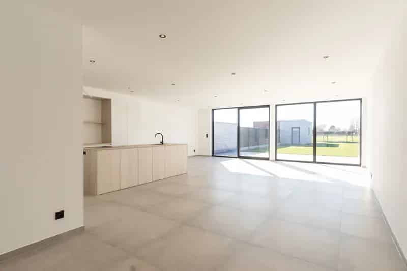 Nieuwbouwwoning met 5 slaapkamers en tuin nabij scholen