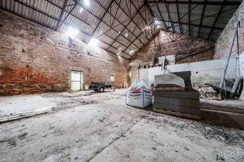 Ruime Schuur 387m² te Koop - Opslag of Herontwikkeling
