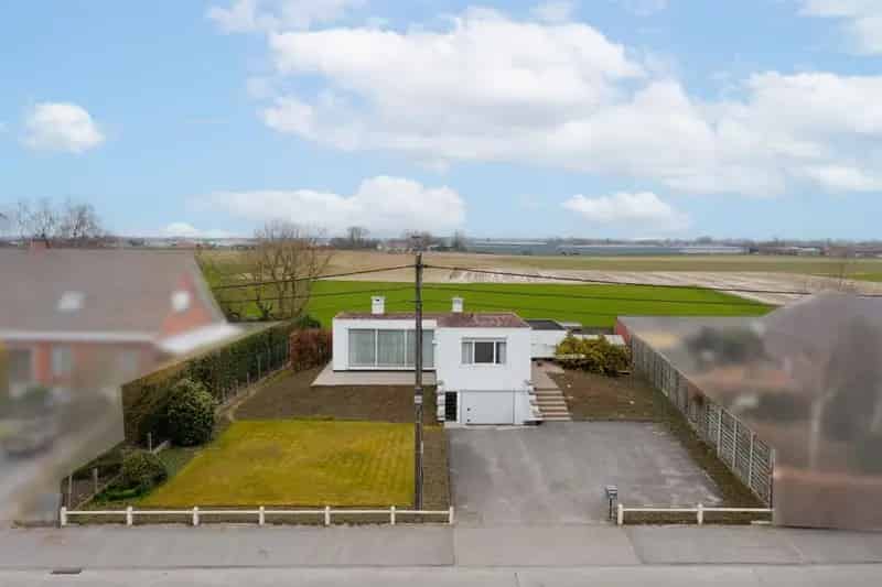 Hooglede: 3 Slaapkamers, Landelijk Uitzicht, Ruime Garage