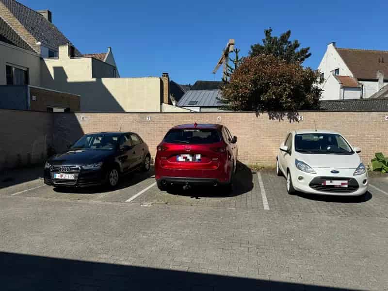 Centraal Gelegen Autostandplaats Volledig Aanbod