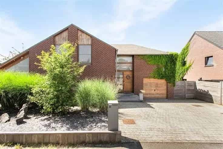 Villa te koop: Ruime 6-slaapkamer villa met professionele ruimte