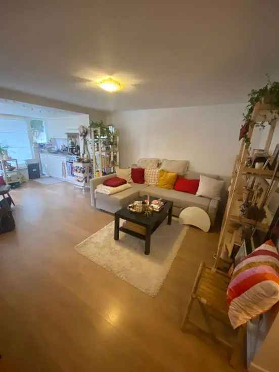 Te koop studio appartement met tuin nabij metro Thieffry