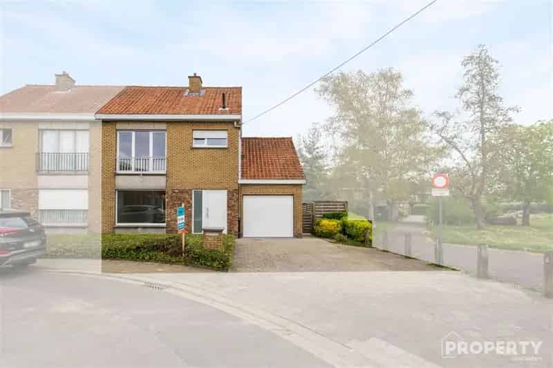 Huis te koop Rumbeke: 3 slaapkamers, garage, te renoveren