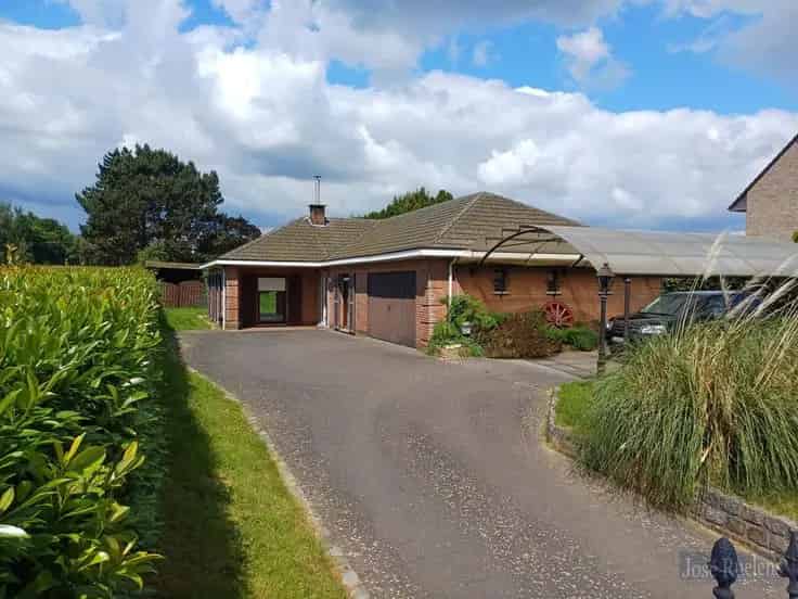 Bungalow Te Koop Ruime Tuin Uitzicht Weiland