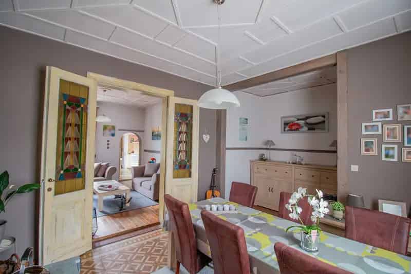 Te renoveren halfopen woning met tuin en groenzicht