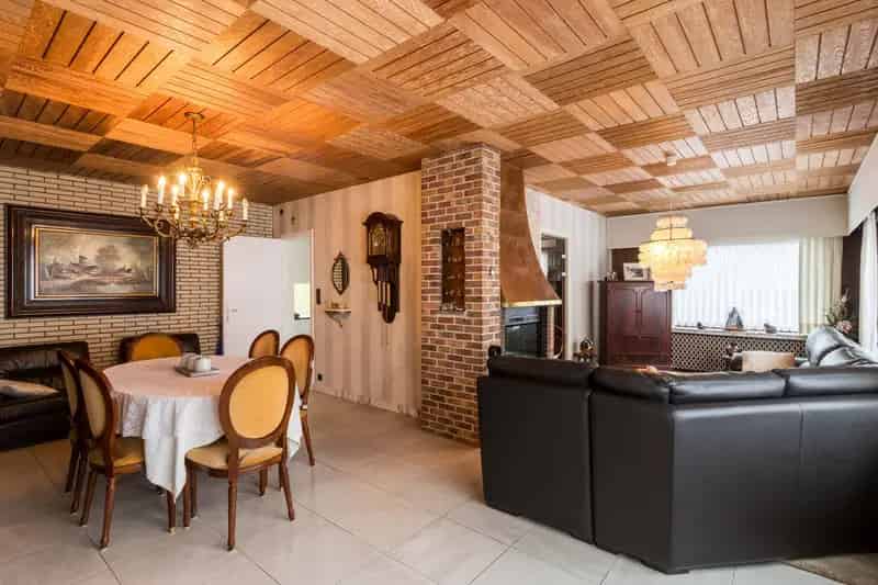Ruime woning te koop in Kuurne met garage en tuin