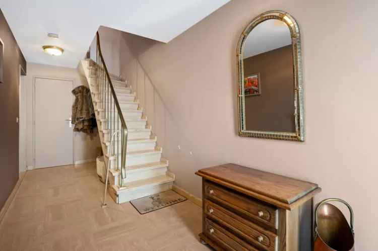 Bel-etage 2 Wooneenheden te Koop Hoevenen