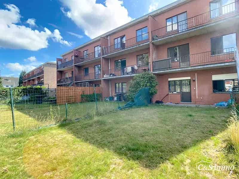 Gelijkvloers appartement met tuin te koop