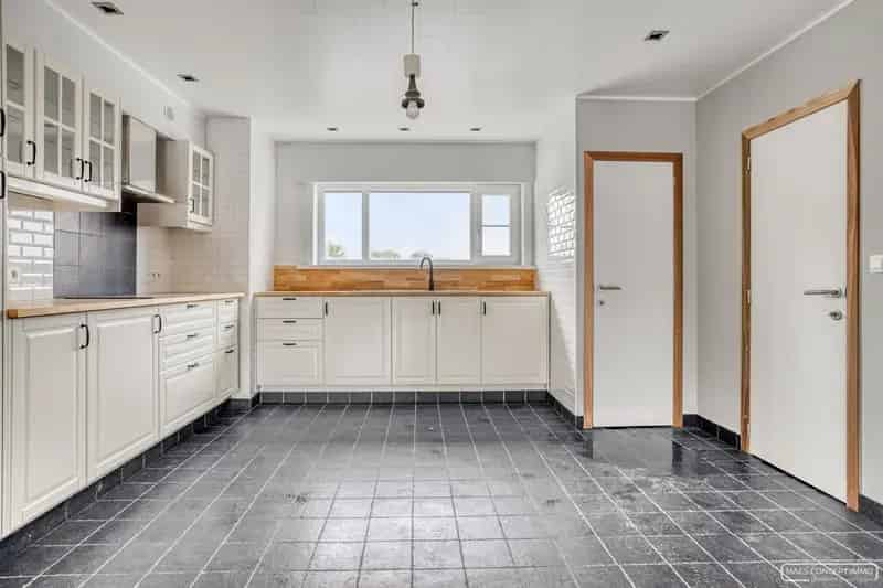 Ruime woning met magazijn te koop Vichte