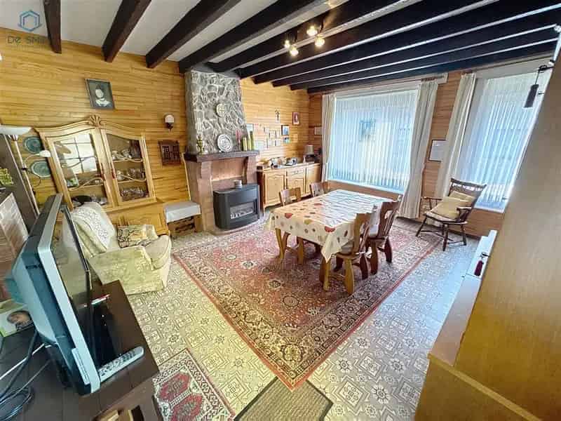 Huis te koop in Overboelare: 2 slaapkamers, garage en koertje