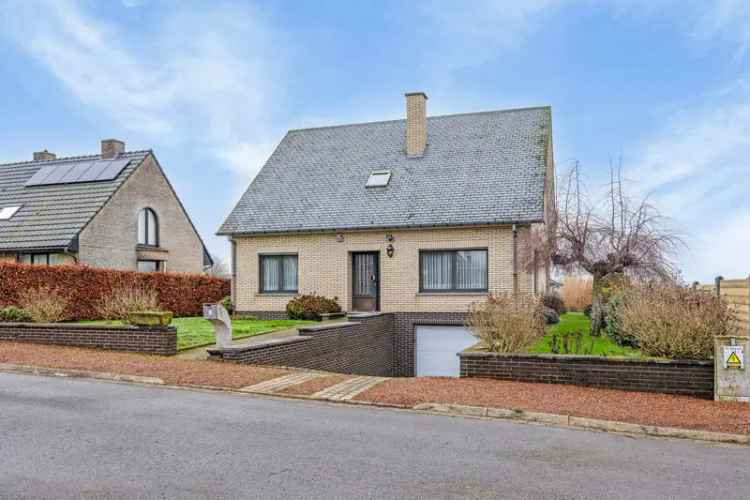 Te koop villa in Sint-Kwintens-Lennik met 5 slaapkamers en tuin