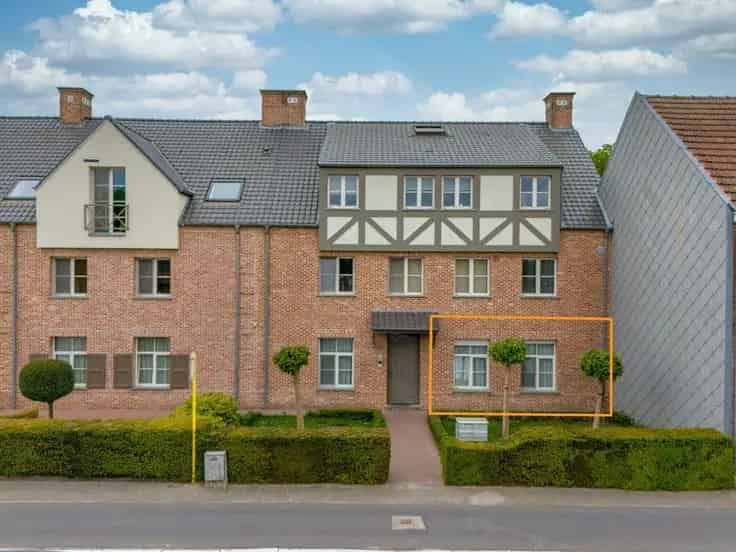 Gelijkvloersappartement met Garage Te Koop