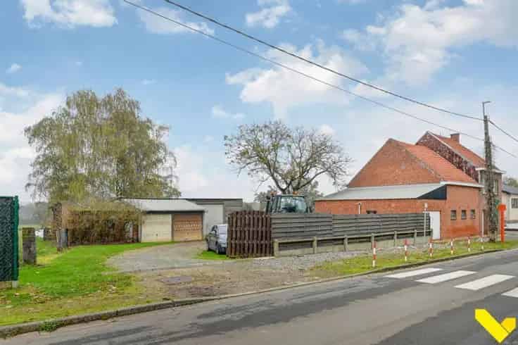 Te renoveren boerderij rustige ligging