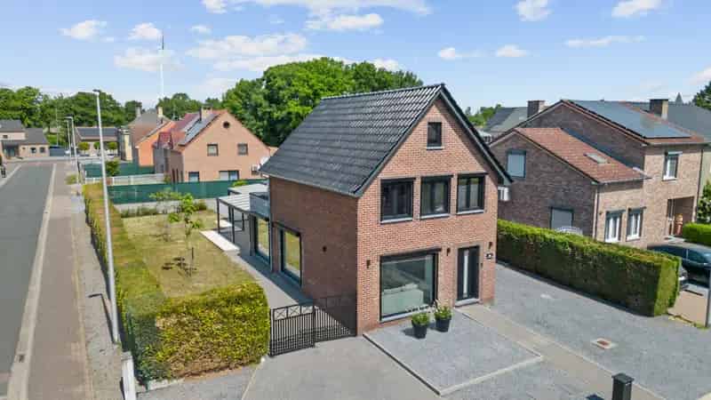 Huis te Koop Lanklaar: Gerenoveerde gezinswoning met garage en tuin