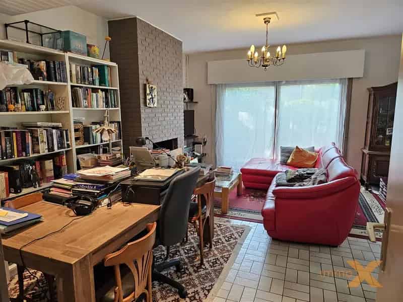 GEZELLIGE SEVENTIES WONING MET GARAGE EN TUINTJE