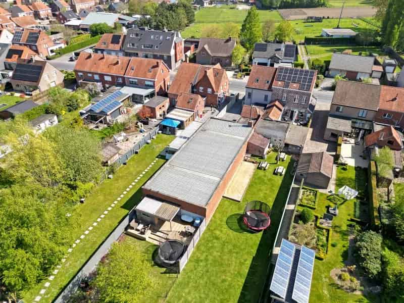 Huis te koop Sint-Eloois-Winkel: Ruime woning met loods