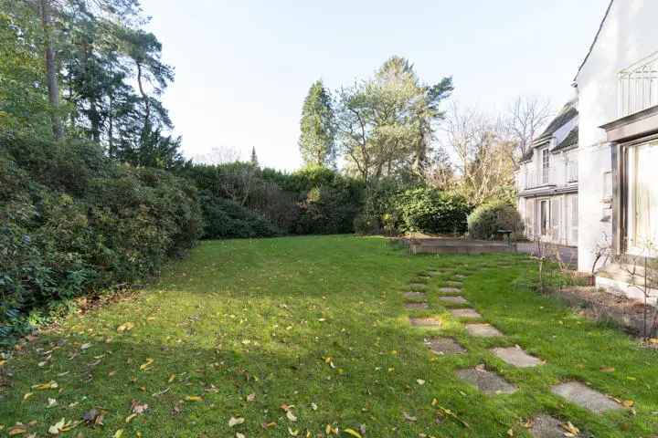 Huis te koop met zwembad in Chasseurs - Ruime tuin en 6 slaapkamers