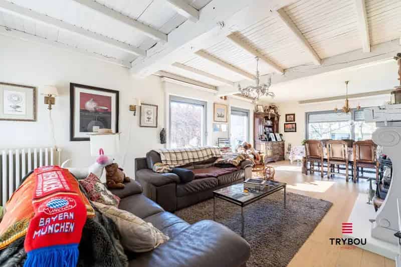 Ruime woning met garage magazijn en tuin 1149m2