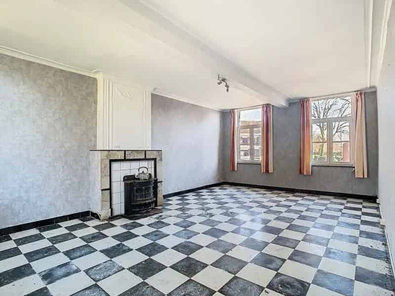 Unieke woning te renoveren 5 slaapkamers tuin
