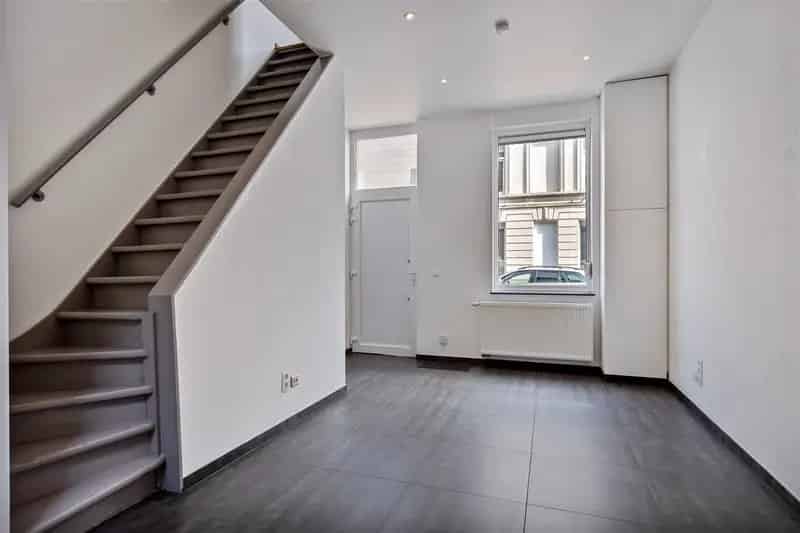 Te Huur: Gerenoveerde woning 2 slaapkamers Sint-Amandsberg