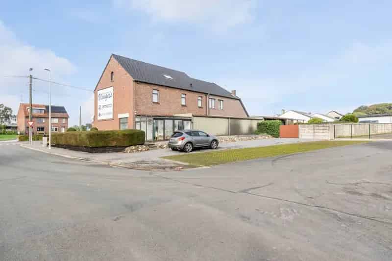 Vrijstaand Gebouw Winkelruimte Werkplaats Magazijn Appartementen