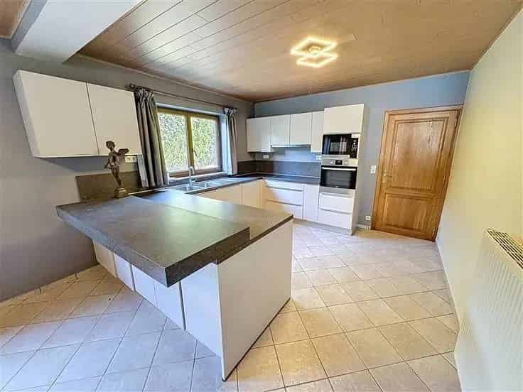 Huis Te Koop CINEY: 3 Appartementen, Ideaal voor Investering