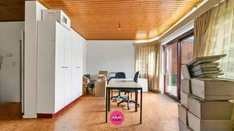 Polyvalent Handelspand met Duplexappartement Lanaken