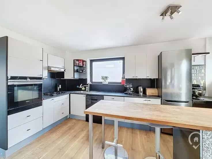 Huis Te Koop Erpent: Gerenoveerde Bel-Etage met 3 slaapkamers