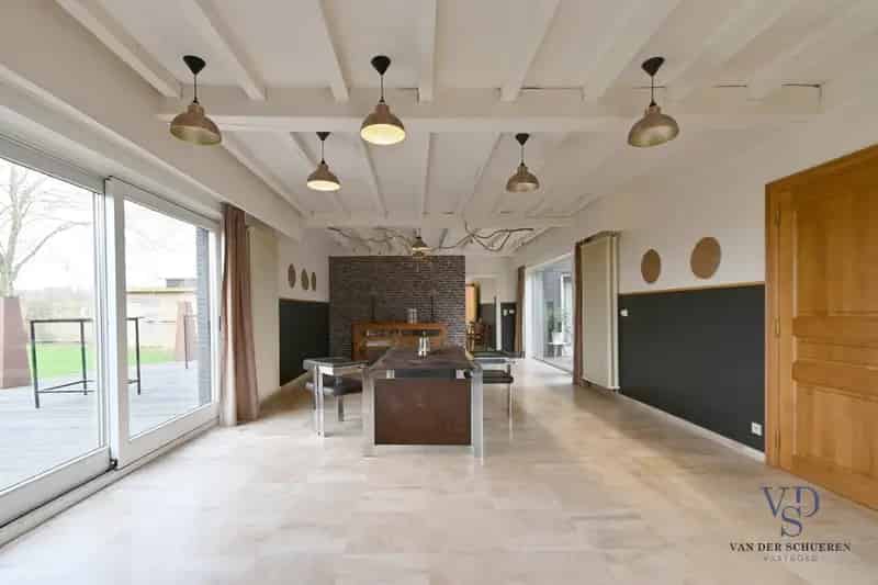 Ruime Bungalow Met Bijgebouwen Meilegem