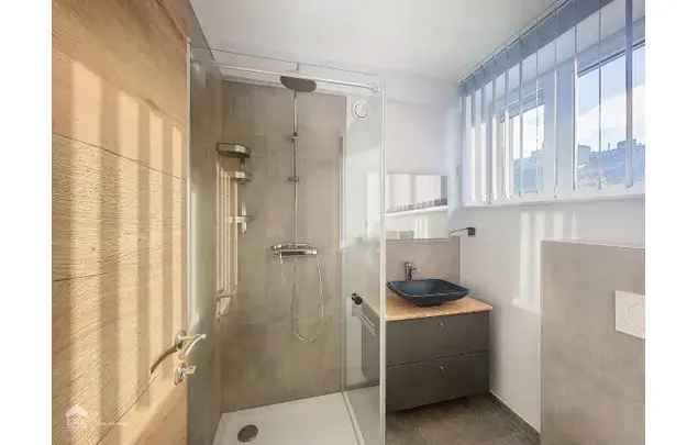 Huur 4 slaapkamer appartement van 165 m² in Charleroi