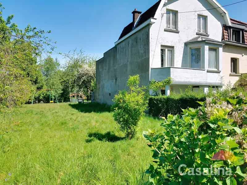 Bouwgrond te Huur Nabij Place Dumont