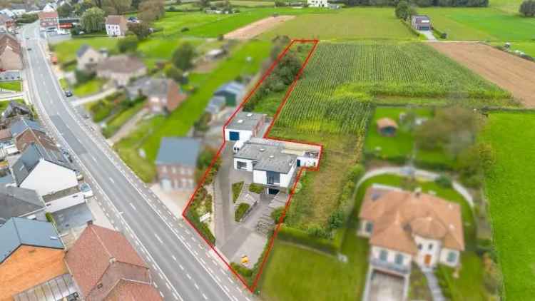 Mooie bungalow met aparte loods en grote tuin