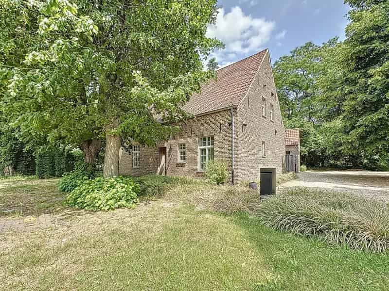 Prachtige villa met 3 slaapkamers op een perceel van +/- 60 are.