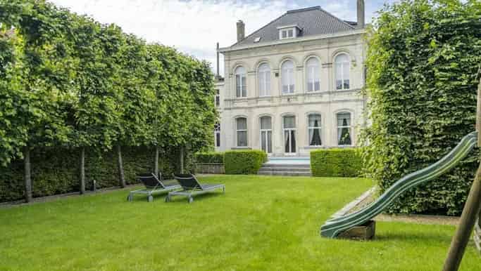 Neoclassicistisch herenhuis te koop in Geluwe