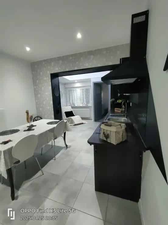 Moderne Gezinwoning Te Koop - Volledig gerenoveerd