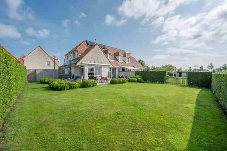 Instapklare Koppelwoning Nabij Strand Duinbergen
