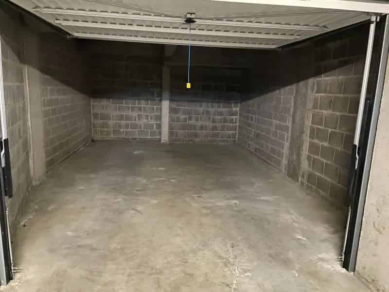 Garagebox Heist nabij Kerk