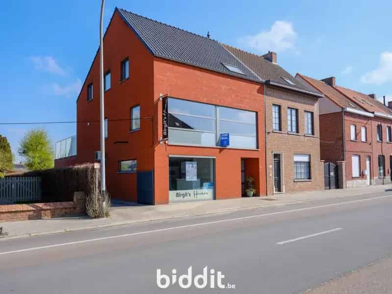 Ruime woning met handelsrruimte Nabij Centrum