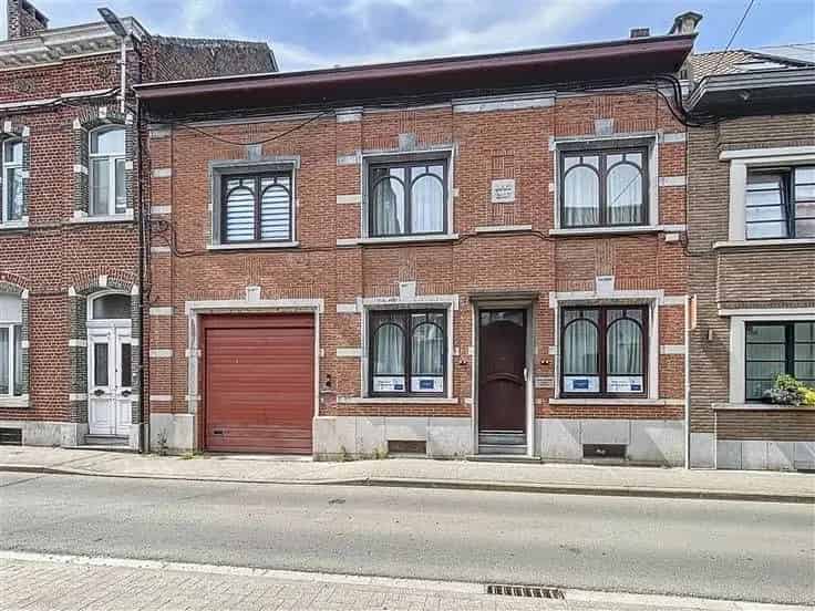 Kantoorgebouw te koop Waver 210m²