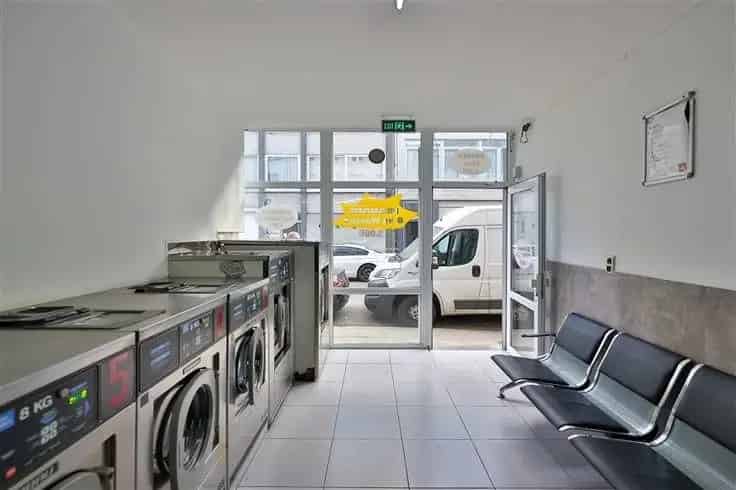 Opbrengsteigendom Antwerpen 2 Handelspanden 3 Appartementen