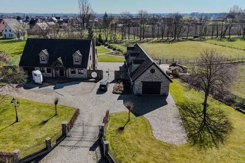 Landhuis met Paardenstallen te Ruddervoorde