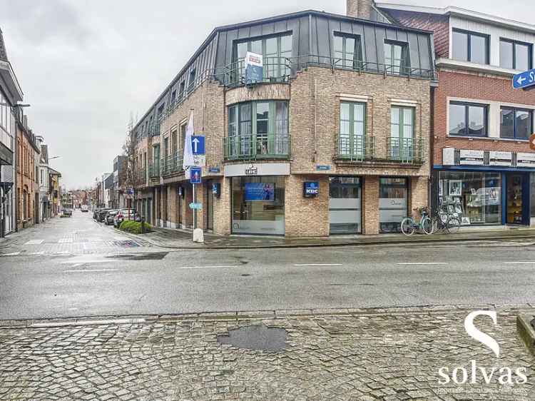 Huur dakappartement in Knesselare met ruime woonkamer en volledig uitgeruste keuken