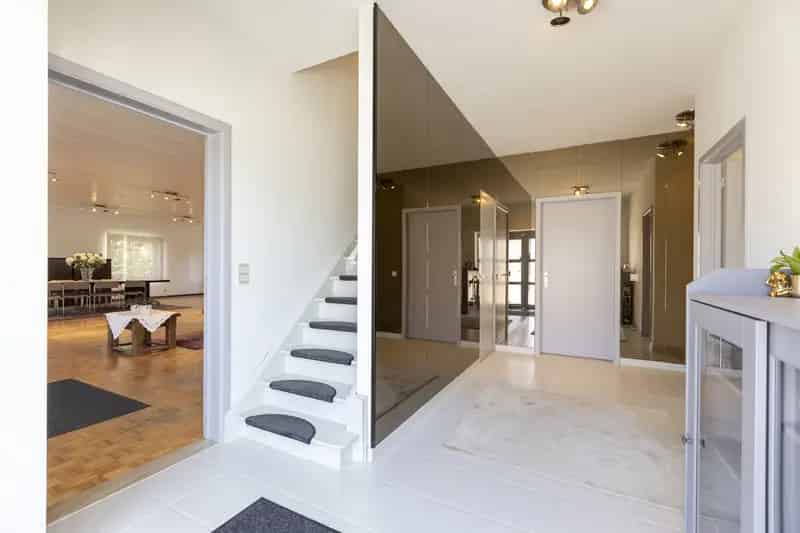 Villa met Kantoorruimtes te Meise: Wonen en Werken Gecombineerd
