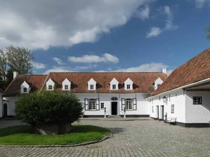 Vierkantshoeve te huur Gent Oudenaarde