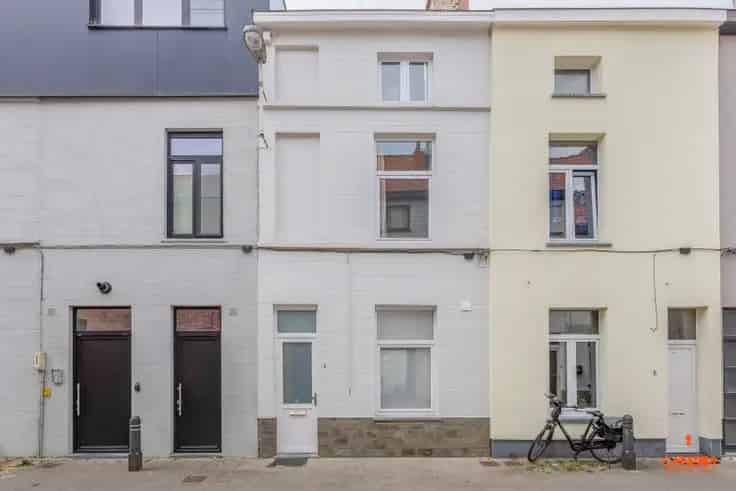 Huis Te Koop: 3 Slaapkamers, Zonnige Koer, Rustige Ligging