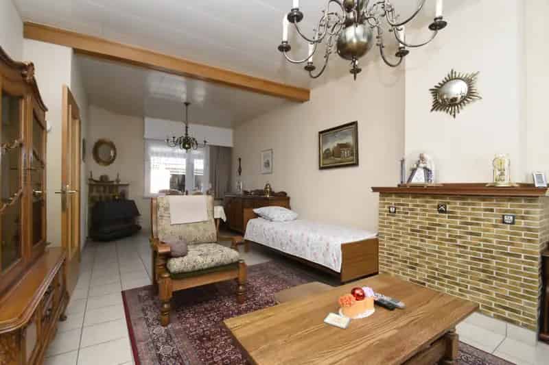 Huis te koop Zwijndrecht: Grote garage, tuin en 3 slaapkamers