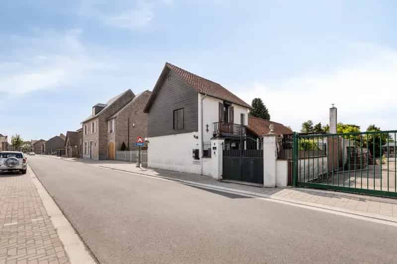 Huis te huur Neerharen Lanaken: Ruime woning met atelier