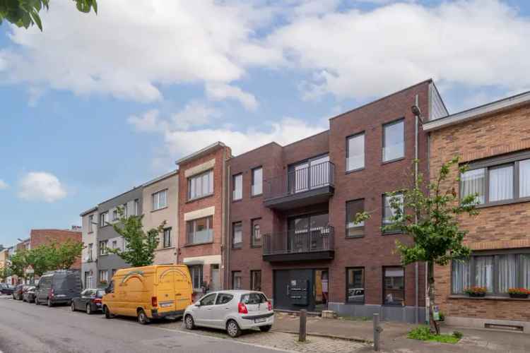 Te koop appartement in Wilrijk met terras en uitstekende verbindingen