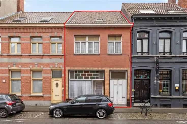 Te renoveren woning 3 slaapkamers tuin